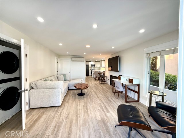 827 Cliff Drive, Laguna Beach CA: https://media.crmls.org/medias/eef96197-bab6-4876-b54c-773ff155eb95.jpg