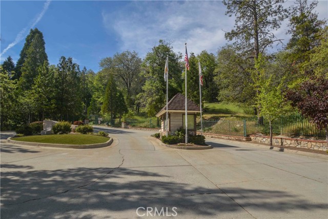 Detail Gallery Image 23 of 24 For 517 Sugar Pine Dr, Lake Arrowhead,  CA 92352 - 2 Beds | 2 Baths