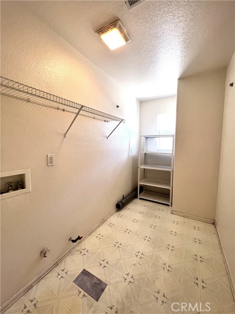 20865 Oakdale Lane, Riverside CA: https://media.crmls.org/medias/eefa68f6-ab7b-459f-8073-f6a290269a80.jpg