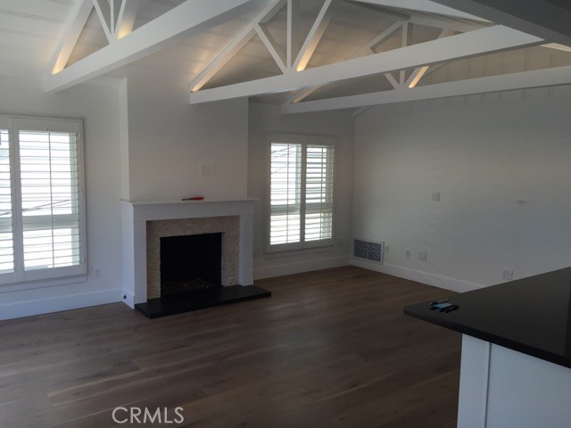 229 5th Place, Manhattan Beach CA: https://media.crmls.org/medias/eefa771d-e29e-4558-b350-74ec08d0e740.jpg