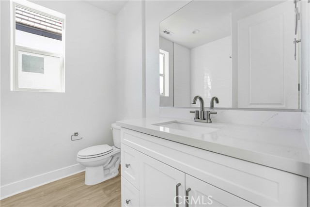 27333 Creekwood Lane, Valencia CA: https://media.crmls.org/medias/eefac7f5-0e62-4943-a6bf-6f069e532265.jpg