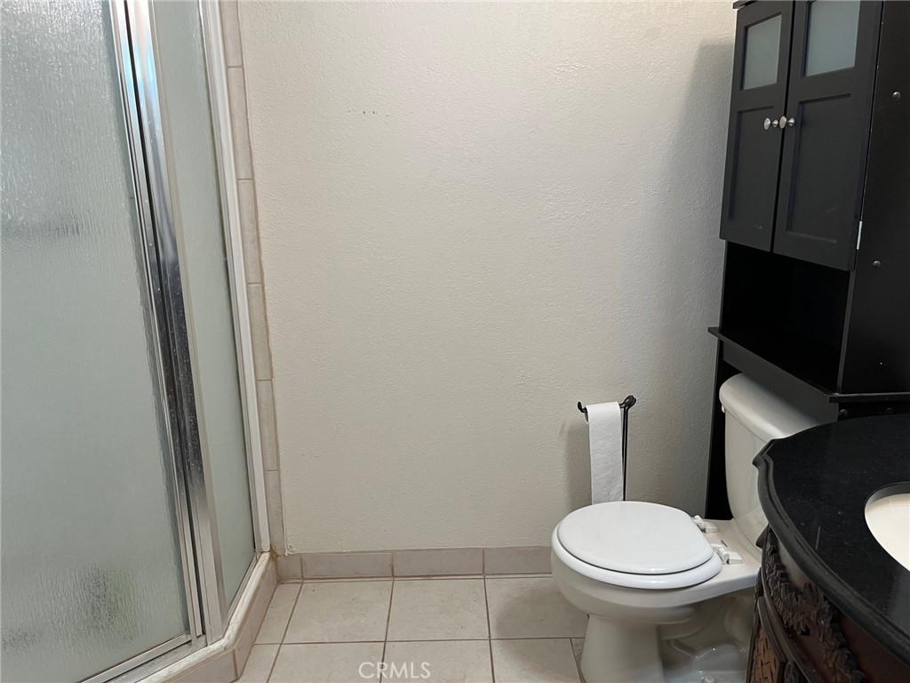 https://media.crmls.org/medias/eefaea4a-77ca-4696-8704-4a5c93c76d2f.jpg?preset=X-Large