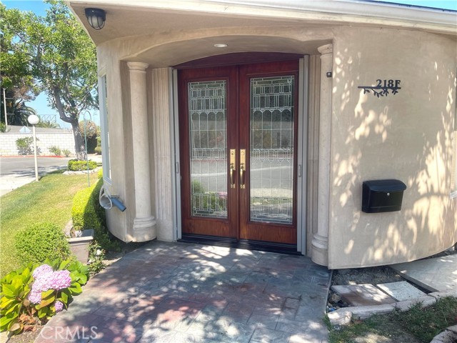 1060 Foxburg Road, Seal Beach CA: https://media.crmls.org/medias/eefb6c89-7704-46fb-861b-c92267bcd5f0.jpg