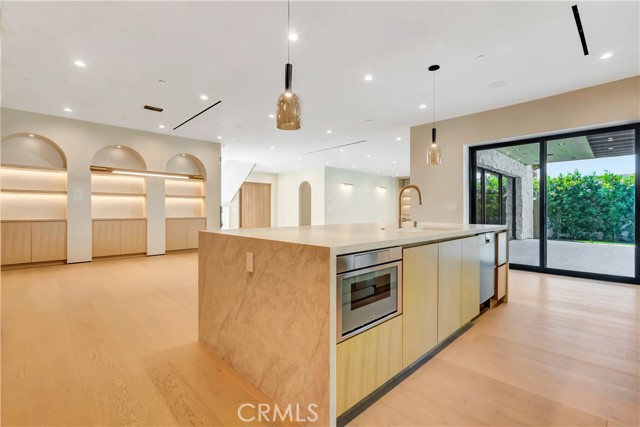 Detail Gallery Image 11 of 21 For 5149 Beeman Ave, Valley Village,  CA 91607 - 6 Beds | 6 Baths