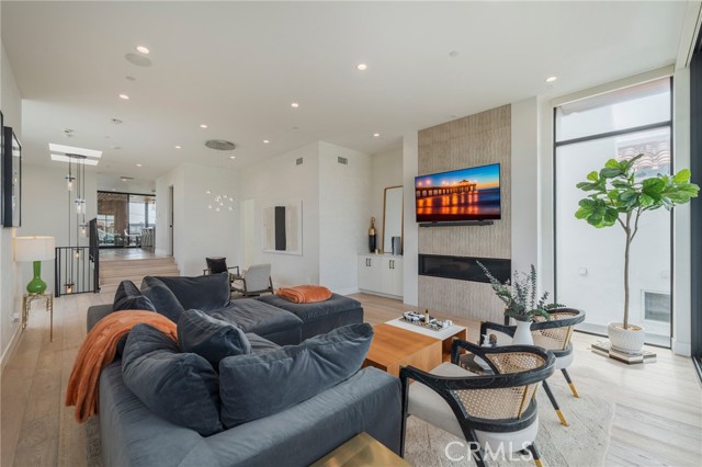 Detail Gallery Image 4 of 37 For 468 30th St, Manhattan Beach,  CA 90266 - 5 Beds | 5/1 Baths