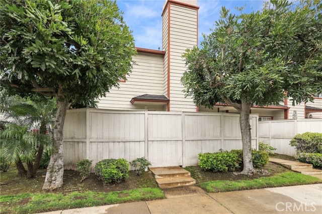 25520 Dodge Avenue, Harbor City CA: https://media.crmls.org/medias/eefcfc11-27a3-4d38-8f44-0f7d5c8afc56.jpg