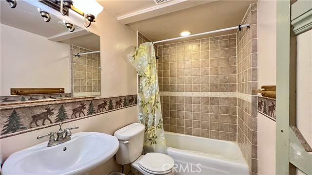 Detail Gallery Image 7 of 28 For 1241 Bear Springs Rd, Rimforest,  CA 92378 - 3 Beds | 1/1 Baths