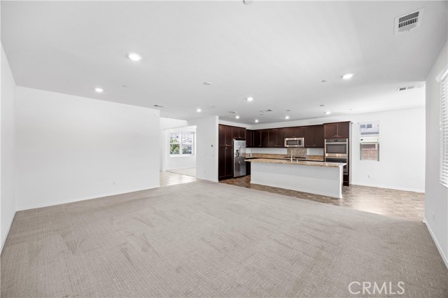 4132 S Canal Way, Ontario CA: https://media.crmls.org/medias/eefde8b0-4f5e-439f-a6a3-4f954195359a.jpg
