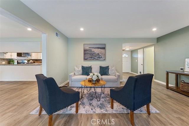 1073 E Knollcrest Drive, Covina CA: https://media.crmls.org/medias/eefe1540-8ec3-431a-87a8-315463e0dcc3.jpg