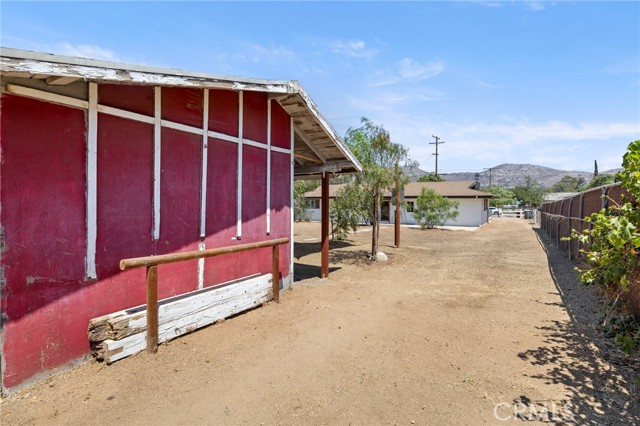 3834 Hillside Avenue, Norco CA: https://media.crmls.org/medias/eefe3f98-cab4-41ef-bbd1-00b8f1b851f5.jpg