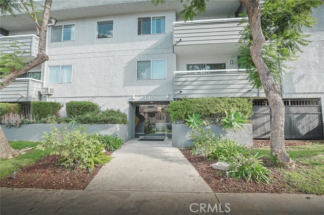 Detail Gallery Image 1 of 14 For 4406 Cahuenga Bld #205,  Toluca Lake,  CA 91602 - 2 Beds | 2 Baths