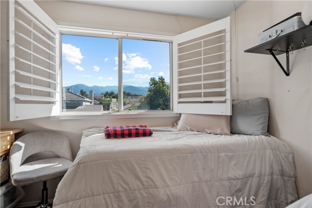 815 Autumn Lane, Corona CA: https://media.crmls.org/medias/eefe6533-5f57-4cb7-a083-14418a21477d.jpg