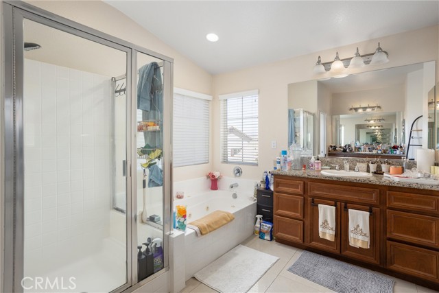 15850 Twin Lakes Dr, Moreno Valley CA: https://media.crmls.org/medias/eefede86-cdfc-49ba-9b22-54819d0b68e9.jpg