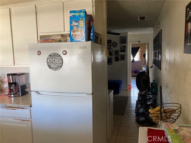 1131 Barstow Road, Barstow CA: https://media.crmls.org/medias/eefefe96-6e94-4a38-ad8c-8b74e3b86b87.jpg