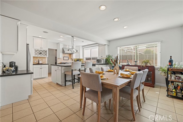 17955 Archwood Street, Reseda CA: https://media.crmls.org/medias/eeff6532-a2bc-4619-9cb5-035cd16aedbf.jpg