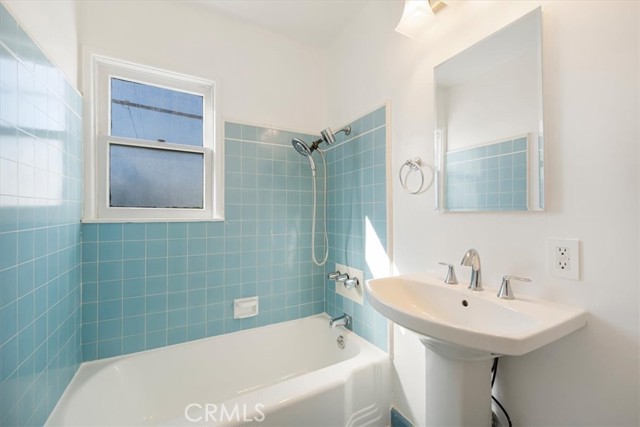 Detail Gallery Image 9 of 14 For 1126 Chelsea Ave #B,  Santa Monica,  CA 90403 - 0 Beds | 1 Baths