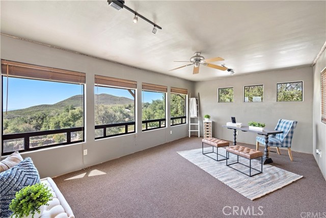 10950 Fox Springs Road, Murrieta CA: https://media.crmls.org/medias/eeffc9e5-b2e9-44df-88b3-eade48858431.jpg