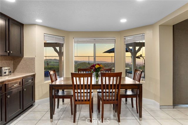 1701 Calle Catalina, San Dimas CA: https://media.crmls.org/medias/ef0089ae-37d2-4cea-a07c-9579ed4def48.jpg