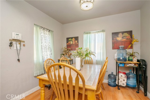 Detail Gallery Image 11 of 26 For 11936 Neenach, Sun Valley,  CA 91352 - 6 Beds | 3 Baths