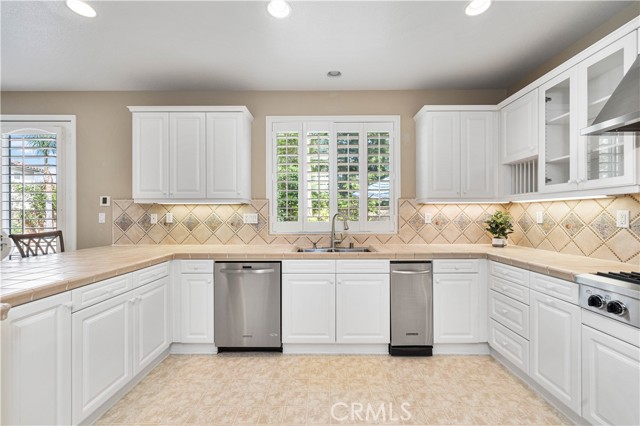 Detail Gallery Image 12 of 54 For 29126 Starwood Pl, Saugus,  CA 91390 - 4 Beds | 3/1 Baths