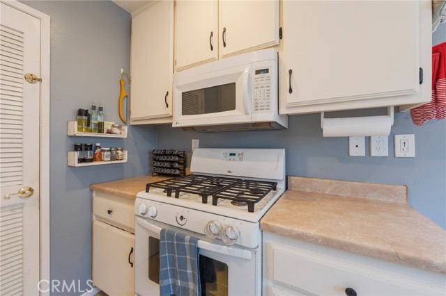 Detail Gallery Image 10 of 34 For 5835 Bowcroft St #2,  Los Angeles,  CA 90016 - 2 Beds | 1/1 Baths