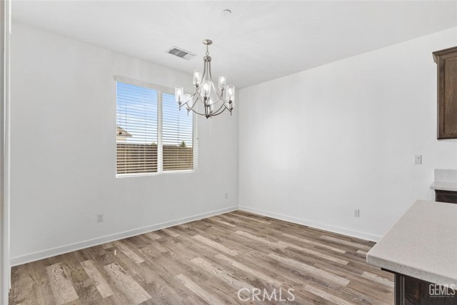 Detail Gallery Image 7 of 26 For 8005 Bandelier Dr, Bakersfield,  CA 93313 - 3 Beds | 2 Baths