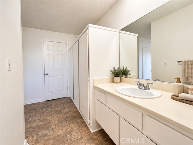 6907 Whitsett Avenue, 205 photo 7