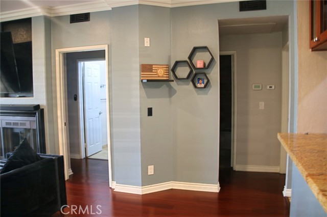 555 Maine Avenue, Long Beach CA: https://media.crmls.org/medias/ef02d2cb-a331-465c-a34a-2da2d04a69fa.jpg
