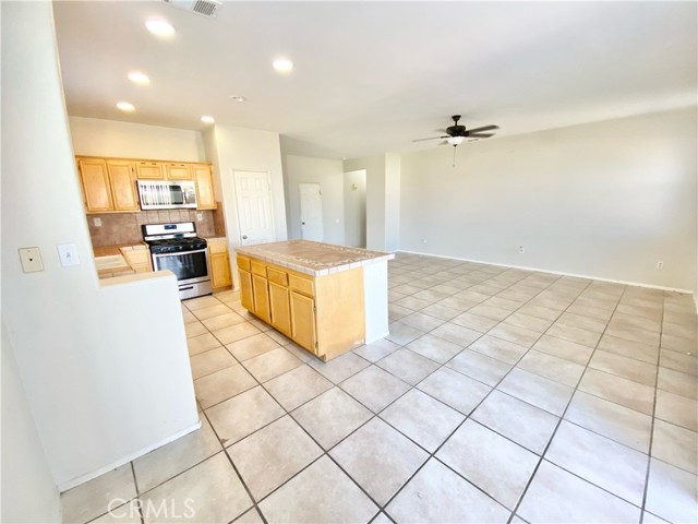 Detail Gallery Image 9 of 31 For 11720 Trailwood St, Victorville,  CA 92392 - 4 Beds | 2 Baths