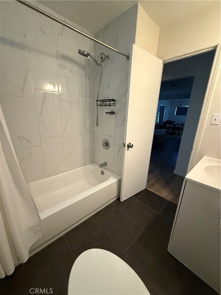 https://media.crmls.org/medias/ef0402eb-aa87-4493-85be-19b2cc430a5d.jpg?preset=X-Large