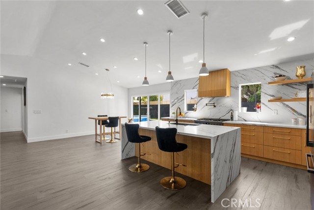 Detail Gallery Image 8 of 17 For 2282 Brentwood St, Simi Valley,  CA 93063 - 3 Beds | 2 Baths