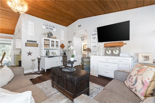 4225 Farousse Way, Paso Robles CA: https://media.crmls.org/medias/ef042a0b-3021-4a5b-a829-c83cc379a92c.jpg