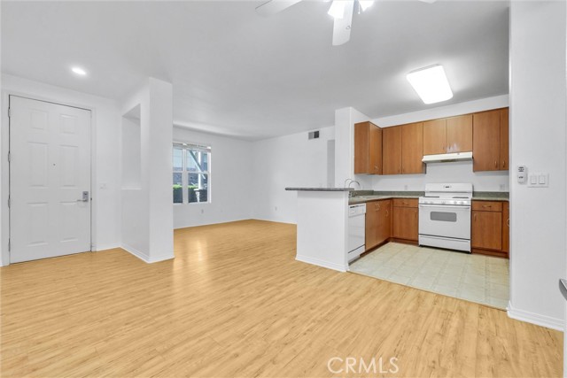 Detail Gallery Image 8 of 27 For 835 Francesca Dr #103,  Walnut,  CA 91789 - 2 Beds | 2 Baths