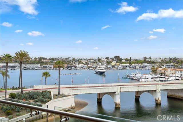 Detail Gallery Image 2 of 40 For 611 Lido Park Dr 5a,  Newport Beach,  CA 92663 - 2 Beds | 2 Baths