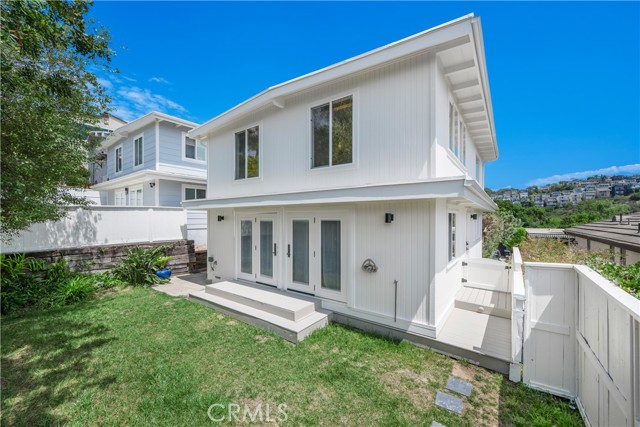 1071 Oro Street, Laguna Beach CA: https://media.crmls.org/medias/ef04a889-f875-47aa-892d-04ccdfb0513c.jpg