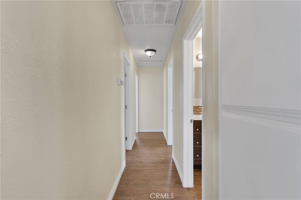 https://media.crmls.org/medias/ef051582-f421-4f6b-bfc1-a829dd331530.jpg?preset=X-Large