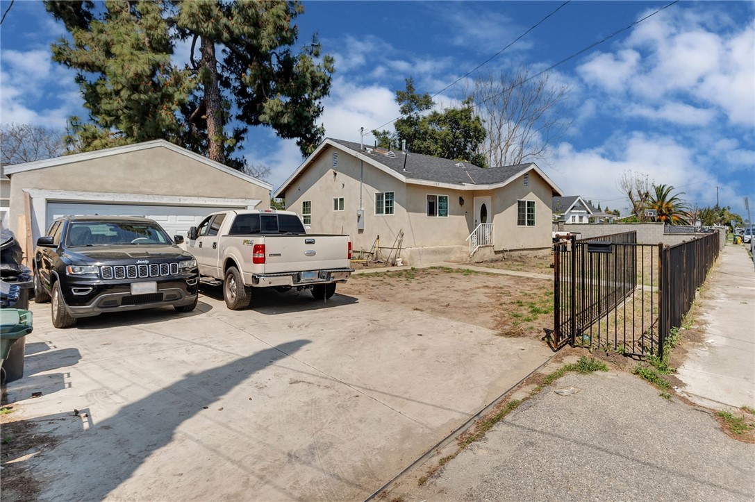 Detail Gallery Image 2 of 22 For 12515 S Mona Bld, Compton,  CA 90222 - 3 Beds | 2 Baths