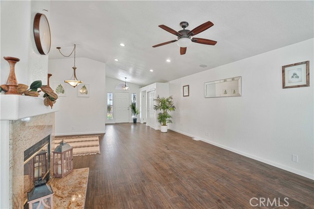 Detail Gallery Image 12 of 38 For 27903 Vista View Dr, Canyon Country,  CA 91351 - 3 Beds | 2 Baths