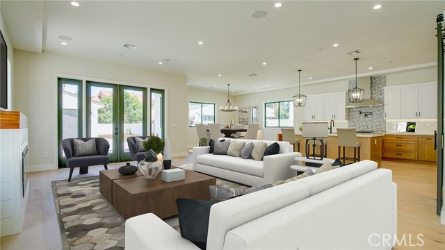 Detail Gallery Image 12 of 68 For 6250 Lindley Ave, Encino,  CA 91316 - 4 Beds | 3/1 Baths