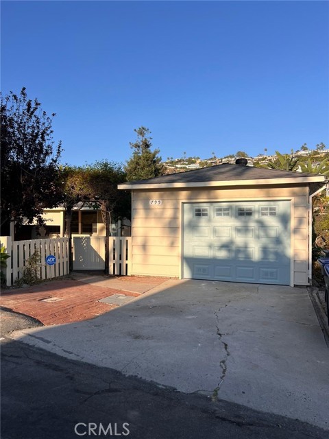 795 Saint Anns Drive, Laguna Beach CA: https://media.crmls.org/medias/ef0710b3-65c3-4e4a-94ab-883235ea4dc0.jpg