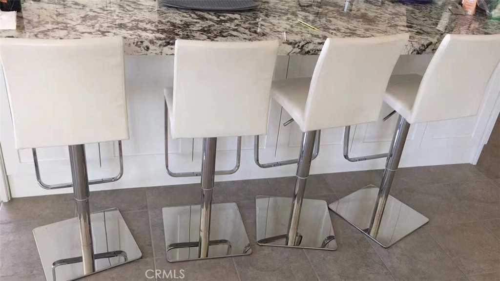 https://media.crmls.org/medias/ef075dc3-a1c7-4702-ad84-69d736d88cbb.jpg?preset=X-Large