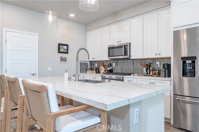 19209 Tideline Court, Huntington Beach CA: https://media.crmls.org/medias/ef0792eb-9ab7-4fdc-8ba2-8efcc34b10df.jpg