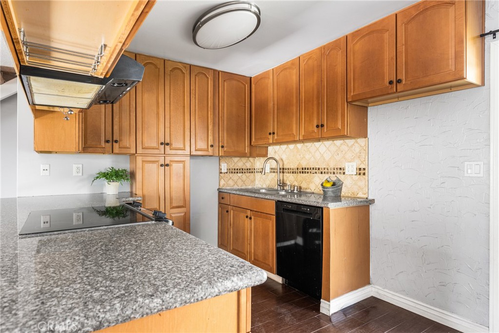 https://media.crmls.org/medias/ef07afdd-6a45-4458-b612-0cf078738405.jpg?preset=X-Large