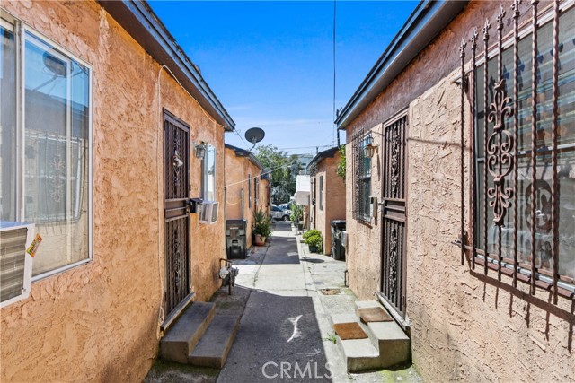 Detail Gallery Image 4 of 5 For 2015 Pennsylvania Ave, Los Angeles,  CA 90033 - – Beds | – Baths