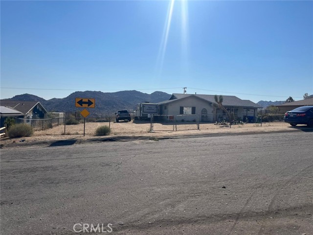 Detail Gallery Image 4 of 6 For 7537 Elwood St, Joshua Tree,  CA 92252 - 2 Beds | 1 Baths