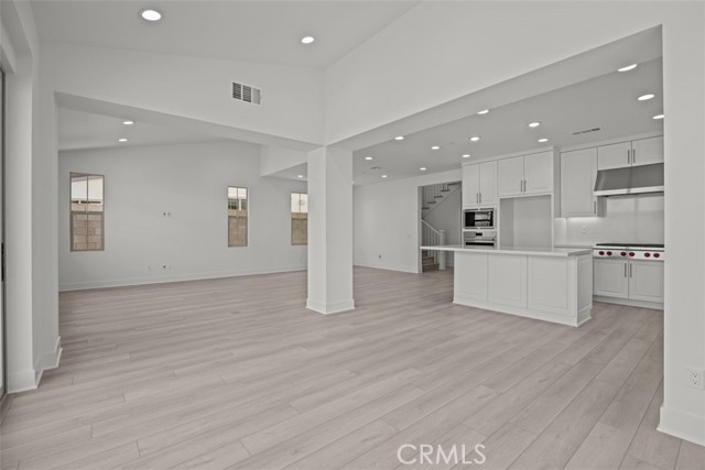 Detail Gallery Image 4 of 23 For 155 Somera, Irvine,  CA 92602 - 4 Beds | 3 Baths