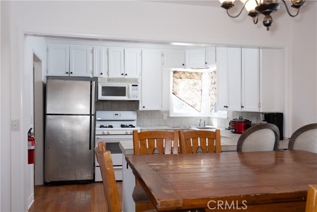 Detail Gallery Image 11 of 24 For 1007 Knickerbocker Rd, Big Bear Lake,  CA 92315 - 3 Beds | 2 Baths