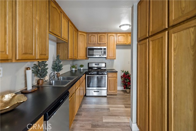 Detail Gallery Image 7 of 21 For 1213 S Palmetto Ave a,  Ontario,  CA 91762 - 3 Beds | 2/1 Baths