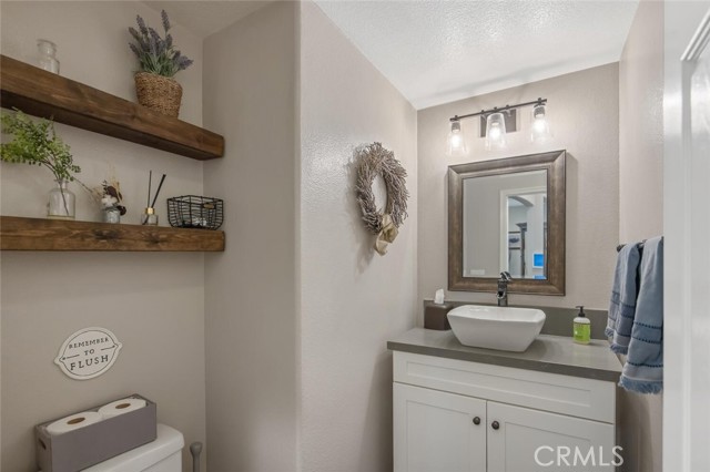 Detail Gallery Image 17 of 45 For 24137 Tango Dr, Valencia,  CA 91354 - 4 Beds | 3 Baths