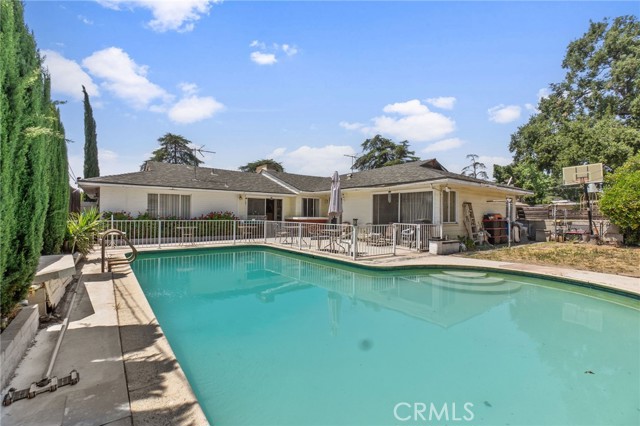 319 E Deodar Street, Ontario CA: https://media.crmls.org/medias/ef0d5b89-7495-4f56-9485-07c224bed44c.jpg